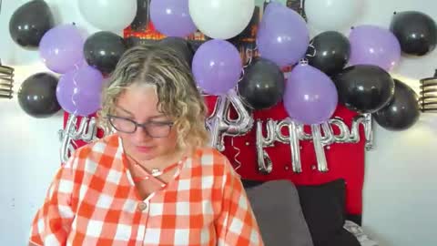 Snapshot of sweet__mature chatting on 10.01.25 Carolina online show from 10.01.25