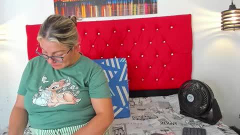 Snapshot of sweet__mature chatting on 11.06.25 Carolina online show from 11.06.25