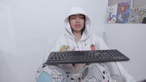 Snapshot of sweet_and_wild05 chatting on 11.25.25 Julieta online show from 11.25.25