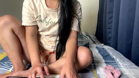 Snapshot of sweet_angel190 chatting on 01.06.25 Mae online show from 01.06.25