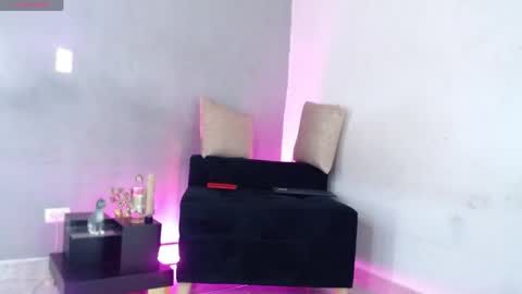 Snapshot of sweet_angel_med chatting on 03.21.26 sweet angel online show from 03.21.26