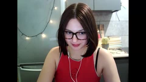 Bella dont forget thumbs up online show from 12.14.25