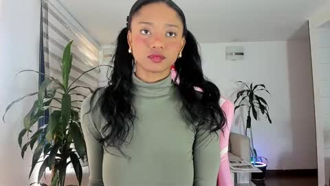 Snapshot of sweet_brunette88 chatting on 11.20.25 sweet_brunette88 online show from 11.20.25