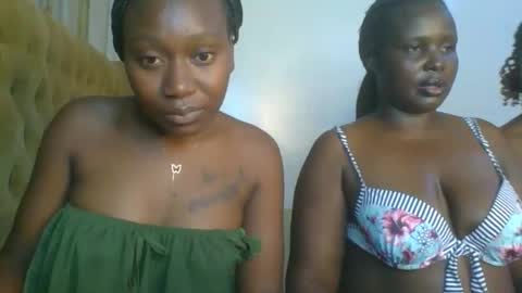 Snapshot of sweet_camila5 chatting on 10.28.25 Camila online show from 10.28.25