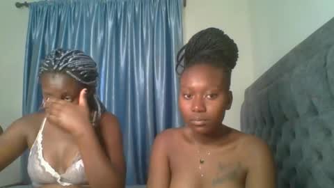 Snapshot of sweet_camila5 chatting on 10.30.25 Camila online show from 10.30.25