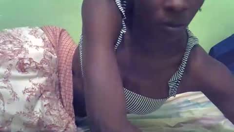 Snapshot of sweet_candie01 chatting on 11.21.25 sweet_candie01 online show from 11.21.25