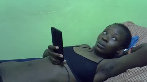 Snapshot of sweet_candie01 chatting on 12.21.25 sweet_candie01 online show from 12.21.25