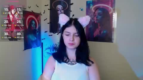 Snapshot of sweet_cherryg chatting on 11.08.25 Ivy online show from 11.08.25