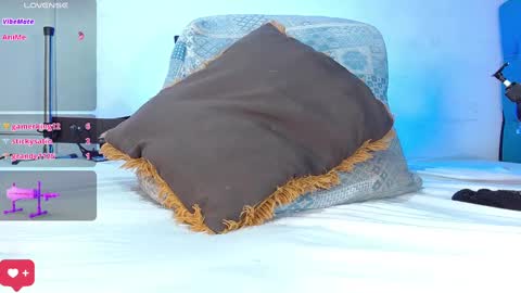 Snapshot of sweet_devil2 chatting on 01.29.25 kandy muller online show from 01.29.25