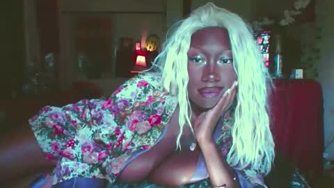 SweetDahlia online show from 10.12.25