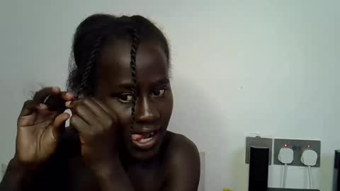 Snapshot of sweet_diva19 chatting on 10.06.25 sweet_diva19 online show from 10.06.25