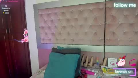  emmili  online show from 04.15.26