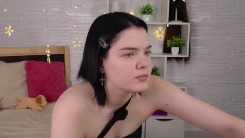 Snapshot of sweet_ferret chatting on 05.30.26 Amely online show from 05.30.26