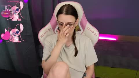 Snapshot of sweet_frosty chatting on 07.17.26 Alice online show from 07.17.26