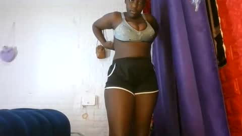 Snapshot of sweet_hennessey chatting on 05.23.26 sweet_hennessey online show from 05.23.26