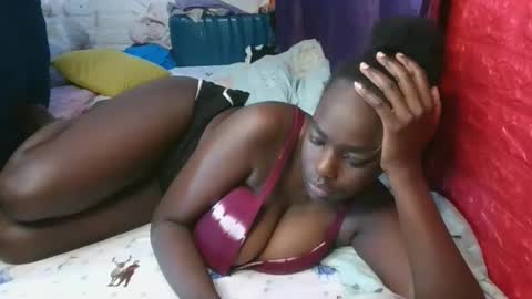Snapshot of sweet_hennessey chatting on 05.26.26 sweet_hennessey online show from 05.26.26
