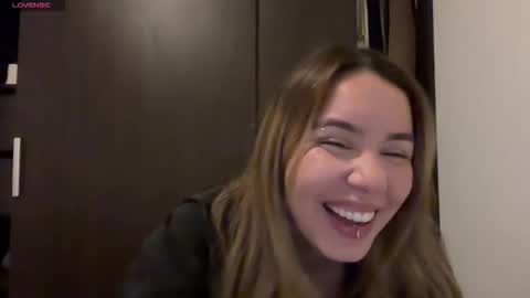 Larissa online show from 01.11.26