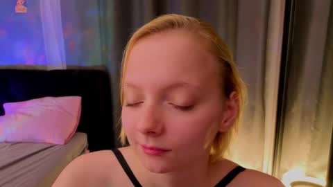 Snapshot of sweet_lynx chatting on 05.14.26 Lana online show from 05.14.26