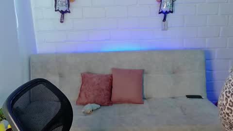 Snapshot of sweet_miaa24 chatting on 10.31.25 Sweet Mia online show from 10.31.25