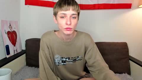 Snapshot of sweet_peach__ chatting on 12.08.24 kira online show from 12.08.24