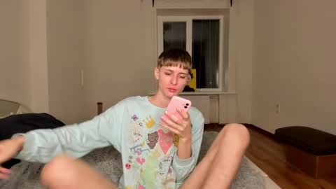 Snapshot of sweet_peach__ chatting on 12.22.24 kira online show from 12.22.24