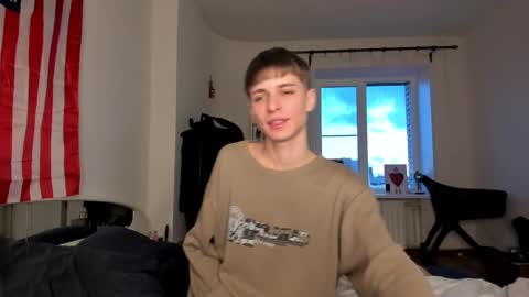 Snapshot of sweet_peach__ chatting on 12.31.24 kira online show from 12.31.24