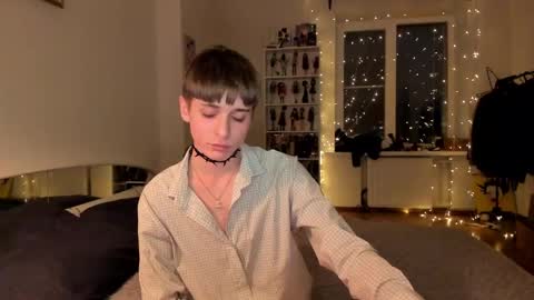 Snapshot of sweet_peach__ chatting on 01.23.25 kira online show from 01.23.25