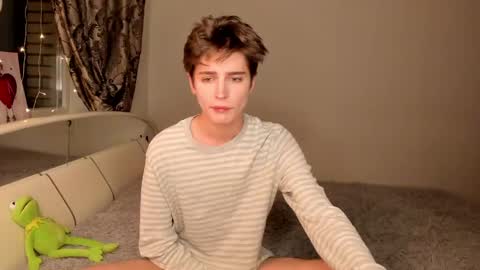 Snapshot of sweet_peach__ chatting on 03.03.25 kira online show from 03.03.25