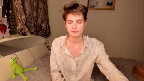 Snapshot of sweet_peach__ chatting on 03.05.25 kira online show from 03.05.25