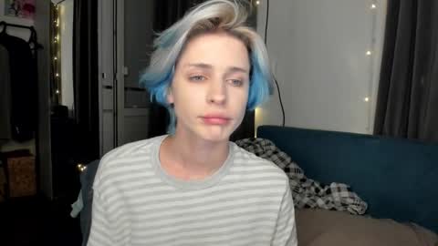 Snapshot of sweet_peach__ chatting on 09.11.25 kira online show from 09.11.25