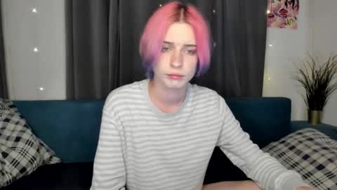 Snapshot of sweet_peach__ chatting on 09.15.25 kira online show from 09.15.25