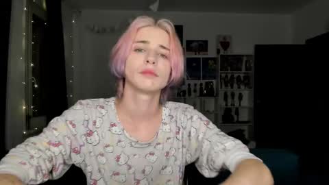 Snapshot of sweet_peach__ chatting on 11.02.25 kira online show from 11.02.25