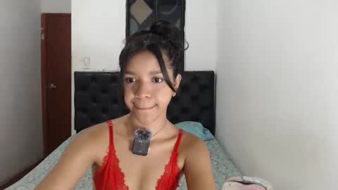 Snapshot of sweet_petite15 chatting on 05.04.26 petite sweet online show from 05.04.26