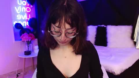 Roxanee online show from 11.26.25