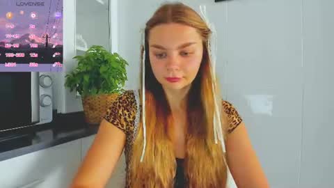 Snapshot of sweet_sabriina chatting on 06.26.26 Sabina online show from 06.26.26