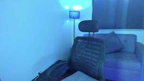 Snapshot of sweet_scarllet12 chatting on 03.05.25 SCARLLET online show from 03.05.25