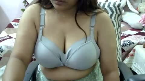 Snapshot of sweet_shivani chatting on 06.25.26 sweet_shivani online show from 06.25.26