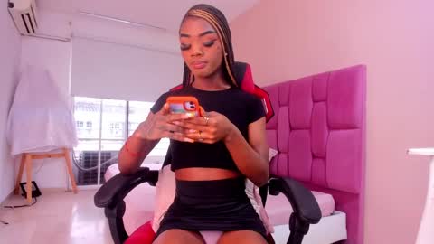 Snapshot of sweet_stacie chatting on 02.18.25 sweet_stacie online show from 02.18.25