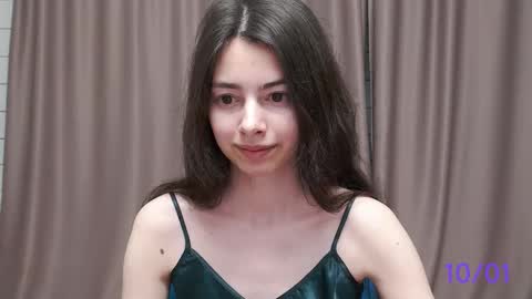 Snapshot of sweet_sweet_angel chatting on 01.10.25 Angel online show from 01.10.25