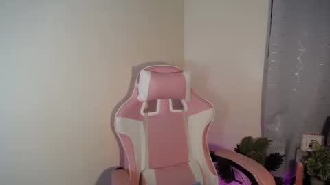 Snapshot of sweet_trishaxx chatting on 11.11.25 Trisha online show from 11.11.25