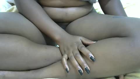 Snapshot of sweet_veebouset chatting on 02.23.26 sweet_veebouset online show from 02.23.26