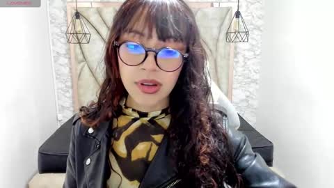 Snapshot of sweet_venus4 chatting on 02.23.25 sweet_venus4 online show from 02.23.25