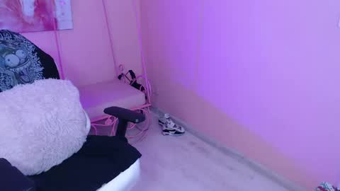 Snapshot of sweet_wishxxx chatting on 05.27.26 PVT 12TK 06AM - 9PM COLOMBIA online show from 05.27.26