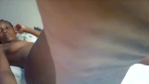 Snapshot of sweet_xtin12 chatting on 09.17.25 Sexy petite online show from 09.17.25