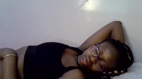Snapshot of sweet_zarah chatting on 04.21.26 sweet_zarah online show from 04.21.26