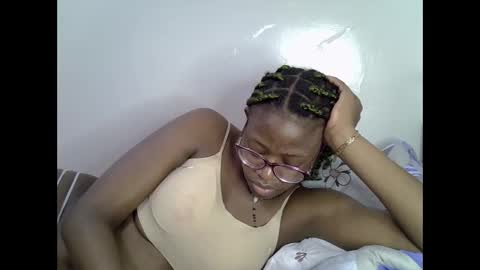 Snapshot of sweet_zarah chatting on 05.18.26 sweet_zarah online show from 05.18.26
