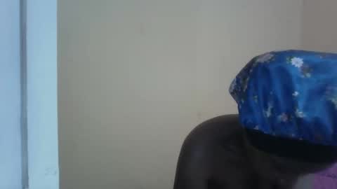 Snapshot of sweet_zella chatting on 10.31.25 zellate online show from 10.31.25