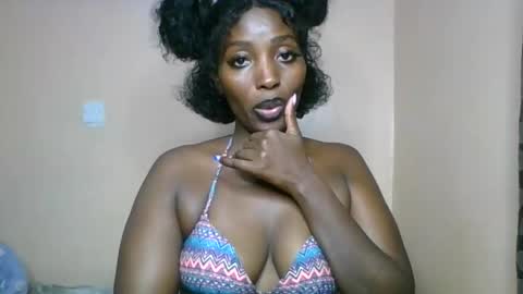 Snapshot of sweet_zuri3 chatting on 05.28.26 zuri online show from 05.28.26
