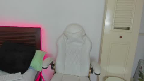 Snapshot of sweetafrican_squirt chatting on 05.11.26 sweetafrican_squirt online show from 05.11.26