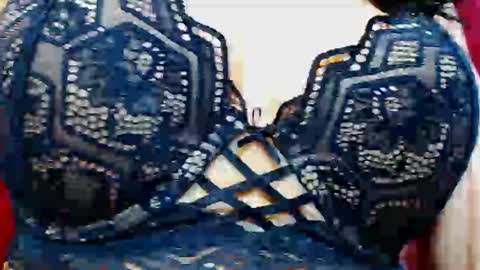 Snapshot of sweetahkiss chatting on 02.01.25 SweetKiss online show from 02.01.25